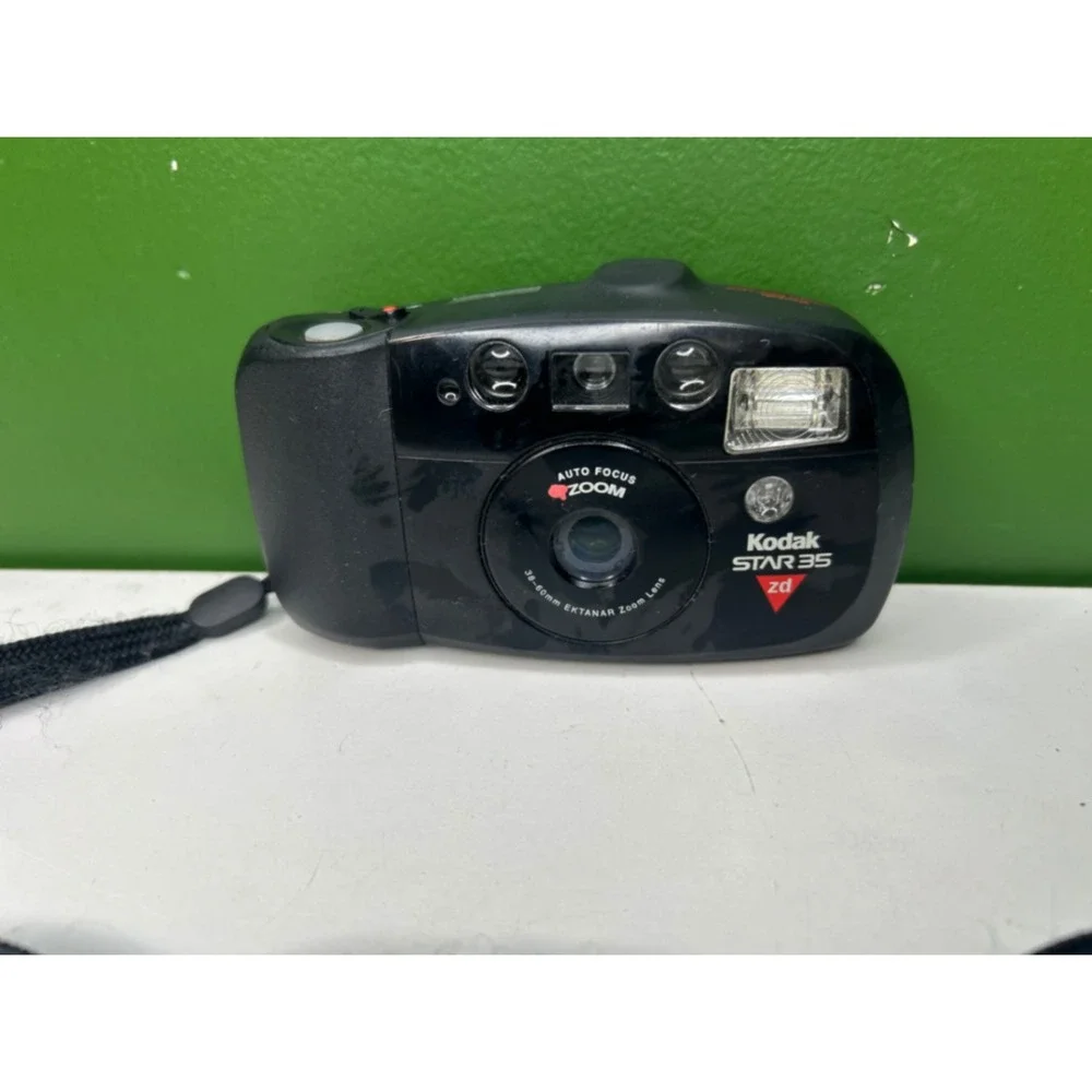 Kodak Star 35 ZD 35mm Film Camera 38-60mm Ektanar Zoom Lens Black Vintage
